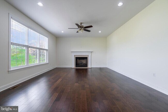 Building Photo - 576 Championship Dr