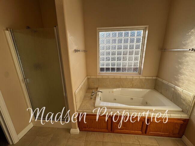 Building Photo - 121 Hart Ln