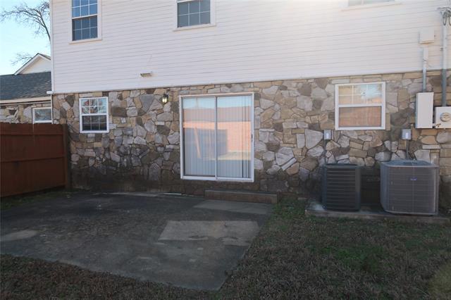 Building Photo - 406 N Denny St