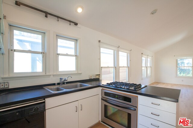 Building Photo - 1548 Cabrillo Ave
