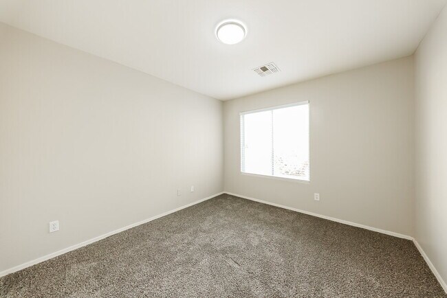 Building Photo - 15189 W Woodlands Ave