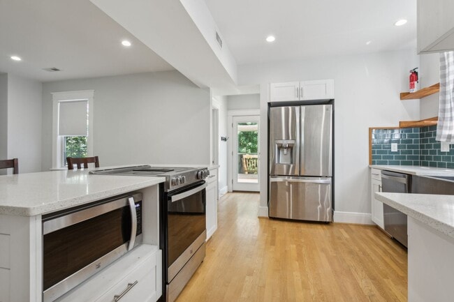 Building Photo - 1734 Hancock Ave