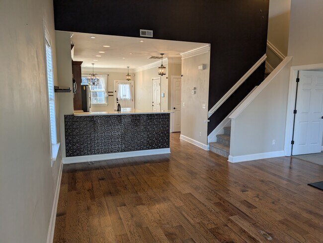 Building Photo - 6 Maxim Ct