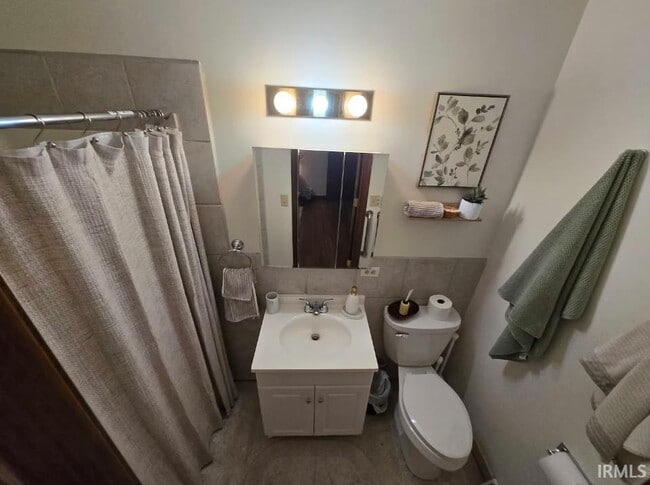 Building Photo - 1632 Sycamore Ct