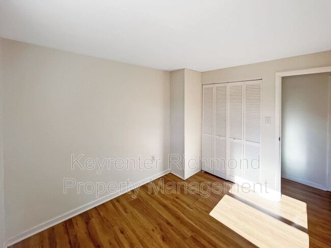 Building Photo - 927 Pleasant St