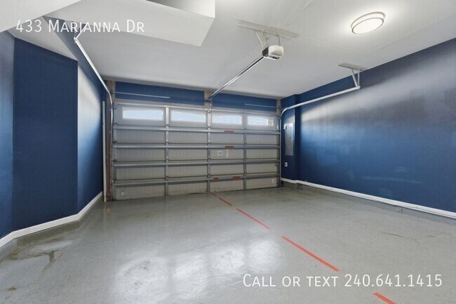 Building Photo - 433 Marianna Dr