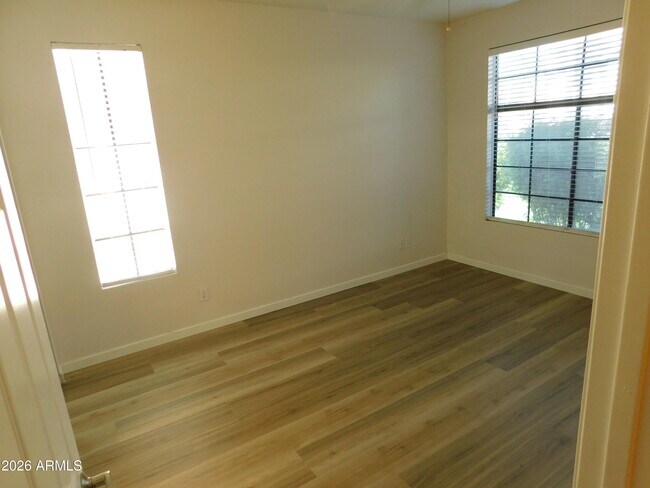 Building Photo - 1001 N Pasadena