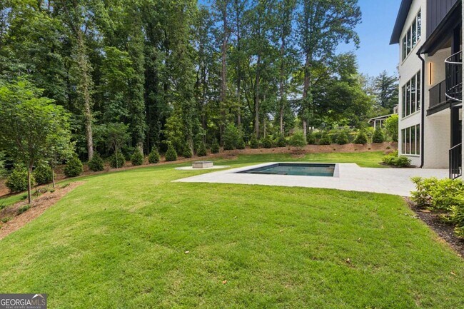 Building Photo - 1000 Clementstone Dr NE