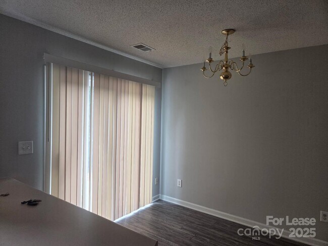 Building Photo - 105 Lynch Cir