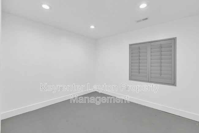 Building Photo - 955 N 800 E