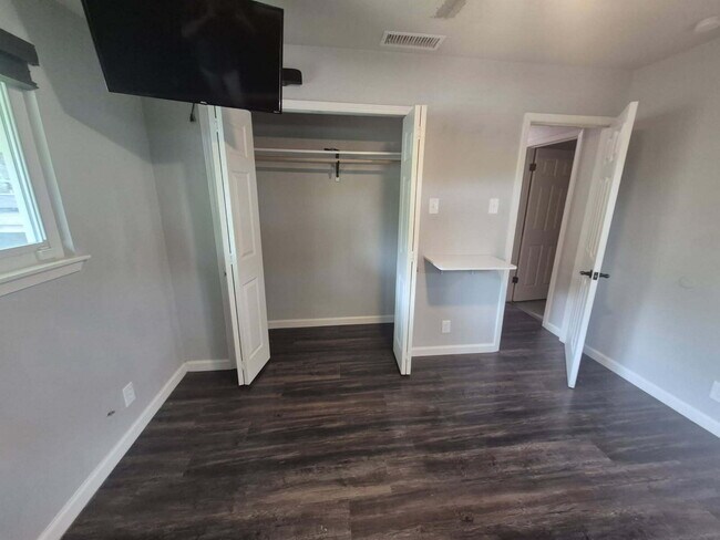 Building Photo - 3 bed/2 bath in Kirby
