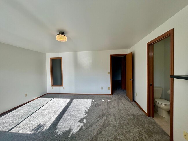 Building Photo - 12371 Rainier Dr