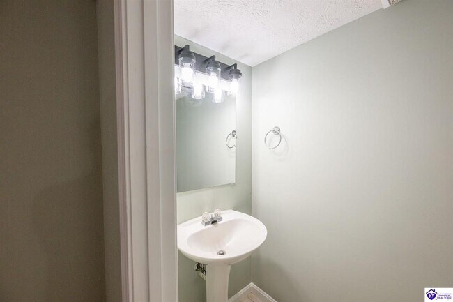Building Photo - 111 Poplar Cir