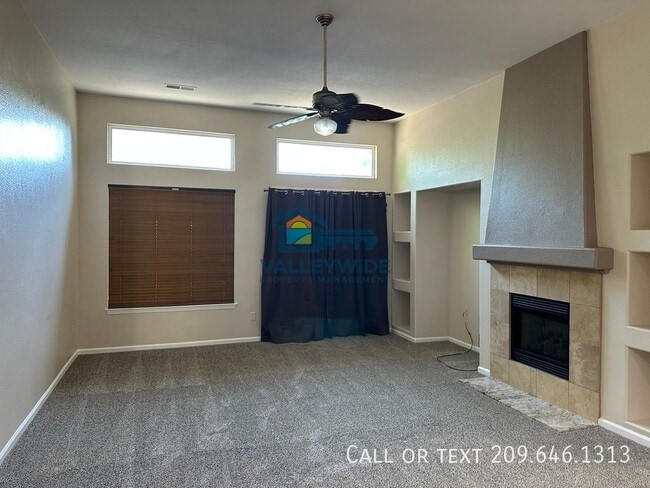 Building Photo - 2555 Crestmore Cir