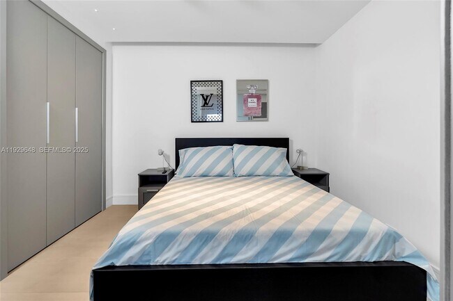 Building Photo - 325 Ocean Dr