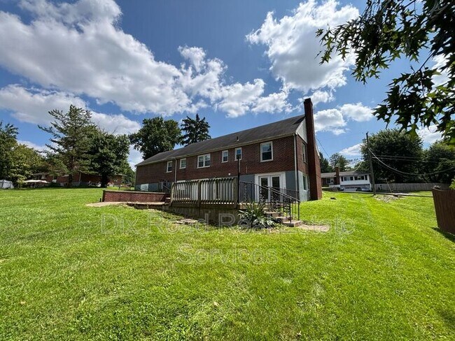 Building Photo - 1750 N Staunton Dr