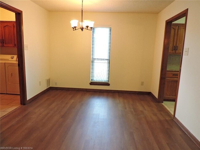 Building Photo - 8617 Meadow Dr