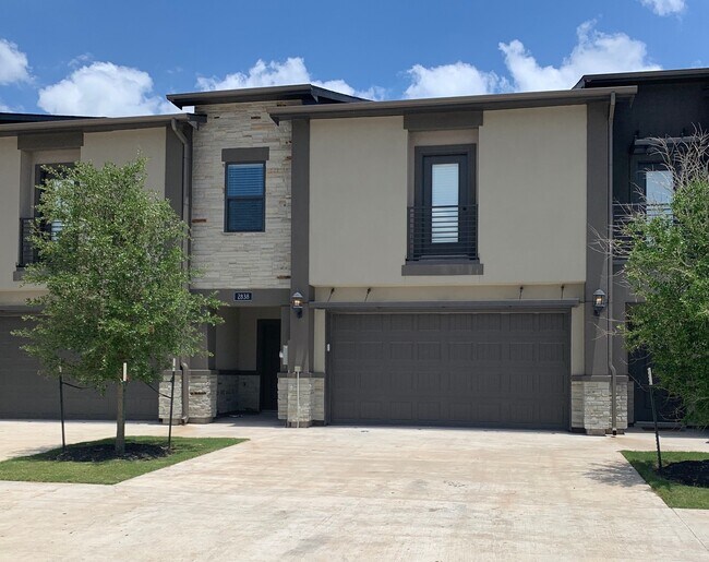 Building Photo - 2838 Papa Bear