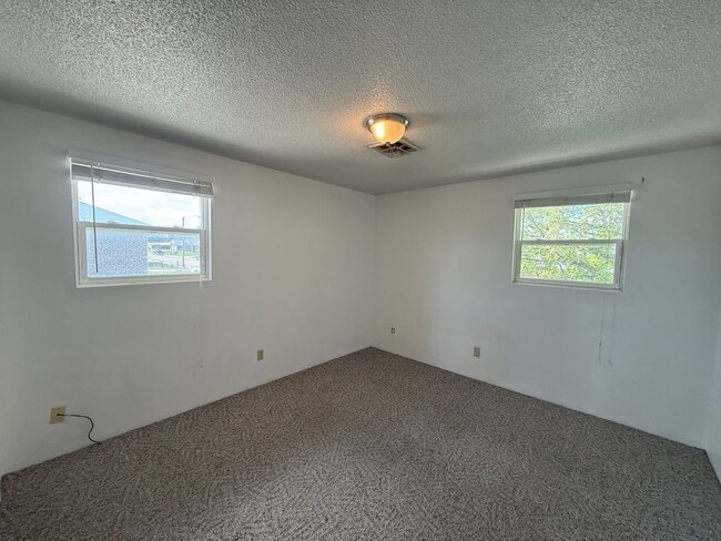 Building Photo - 240 Margaret Dr