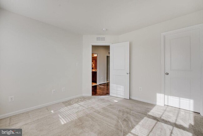 Building Photo - 317 Foxglove Way