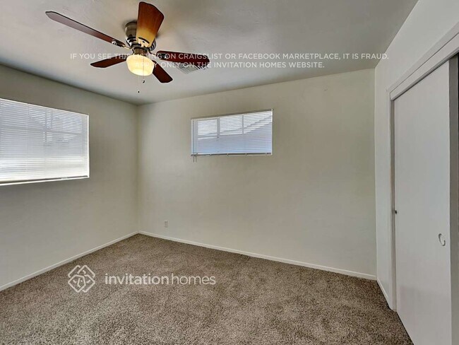 Building Photo - 1831 N 35th Pl