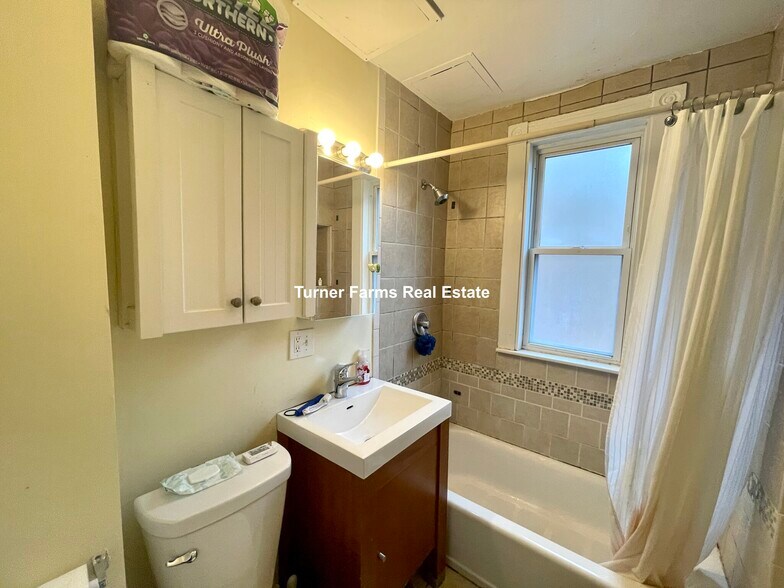 Building Photo - 12 Bucknam St