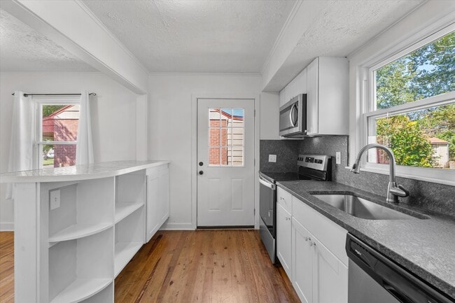 Building Photo - 3312 Clearview St