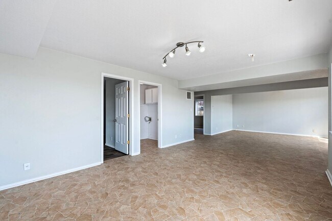 Building Photo - 7580 Pah Rah Dr