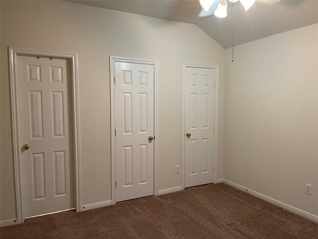 Building Photo - 9410 Creek Vine Dr