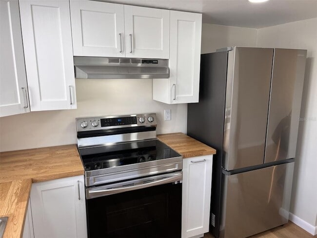 Building Photo - 1120 N Shore Dr NE