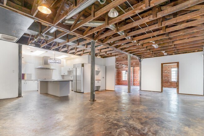 Building Photo - 2602 Kings Rd