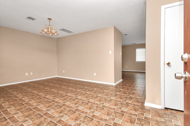 Building Photo - 6329 Settlers Square Ln