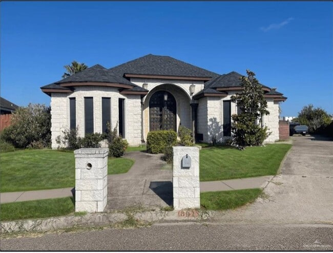 Primary Photo - 802 Frio Dr