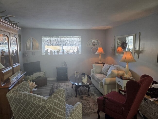 Building Photo - 176 Maple Ave