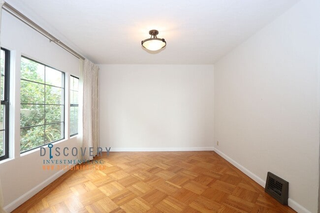 Building Photo - Oakmore Tudor with Large Backyard and Deck