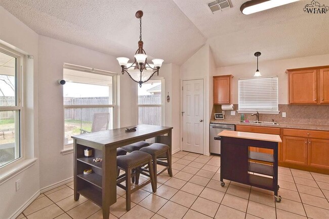Building Photo - 5516 Chinaberry Dr