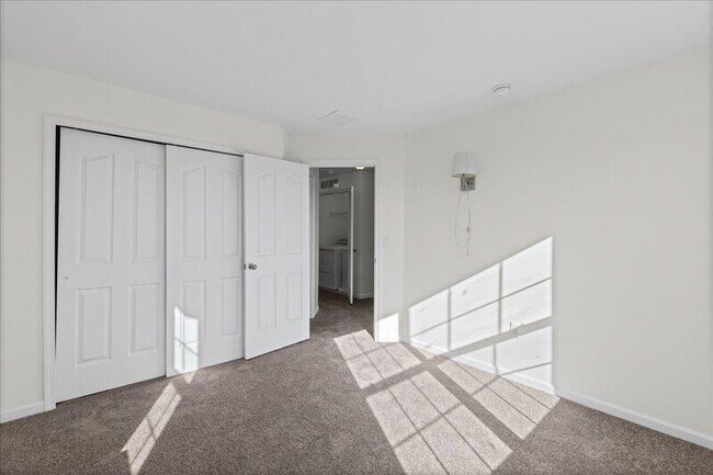 Building Photo - 1 Creekside Wy