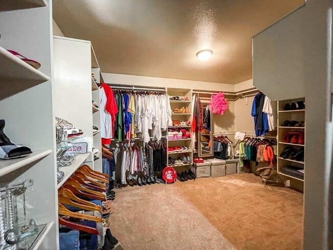 Building Photo - 5106 S Sloan Cir