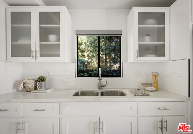 Building Photo - 1057 N Ave 49