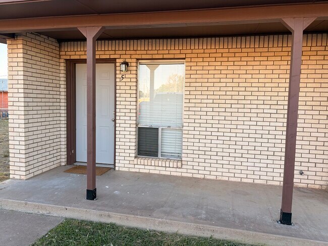 Building Photo - Unit 5