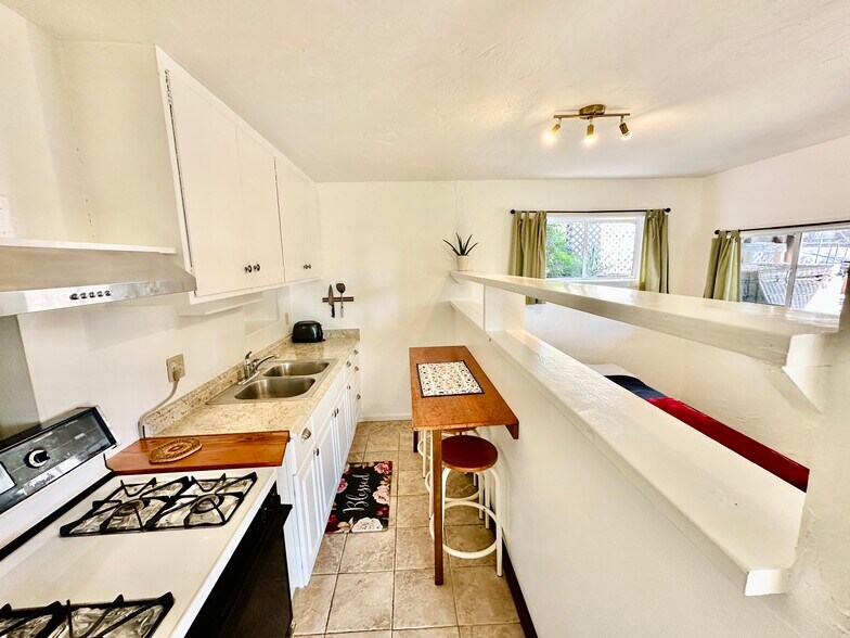 Building Photo - 1053 Cragmont Ave