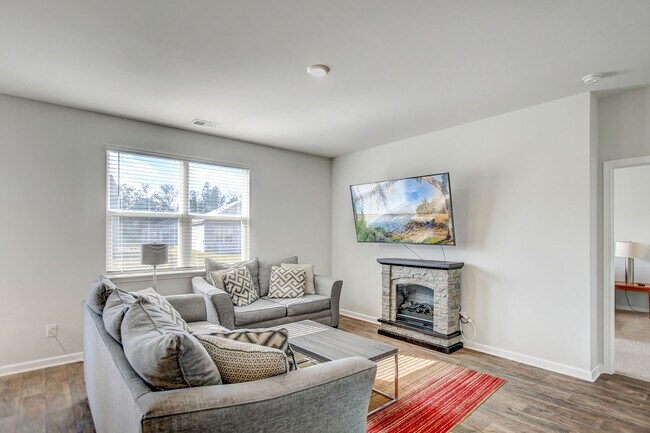 Building Photo - Summerville Home Rental