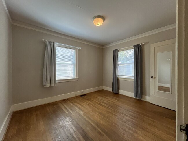 Building Photo - Charming Portland Home with Original Hardwood Floors, Finished Basement & Large Kitchen