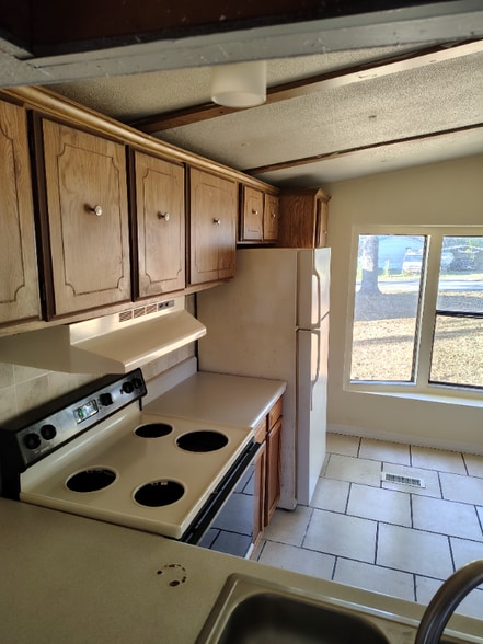 Building Photo - 120 SE Mink Gln