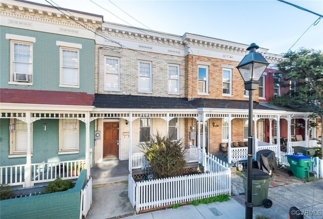 Building Photo - 623 St James St