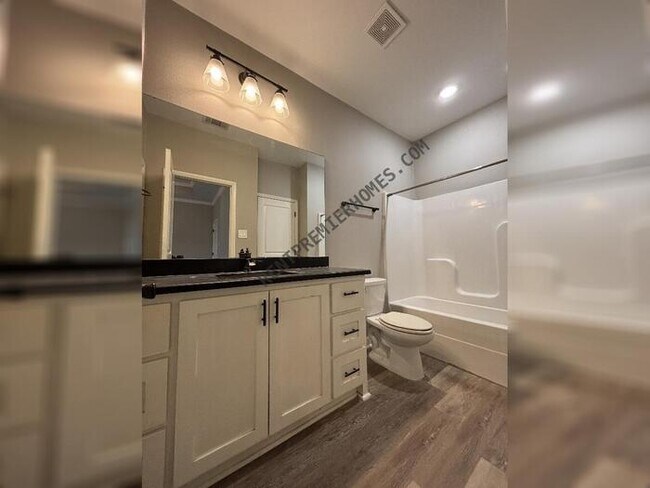 Building Photo - 30 Woodhaven Dr