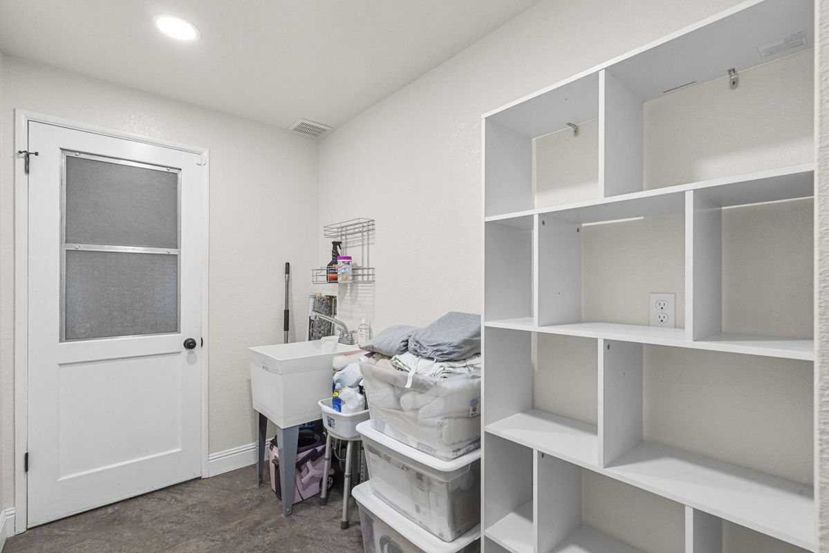 Building Photo - 1197 Oriole Rd