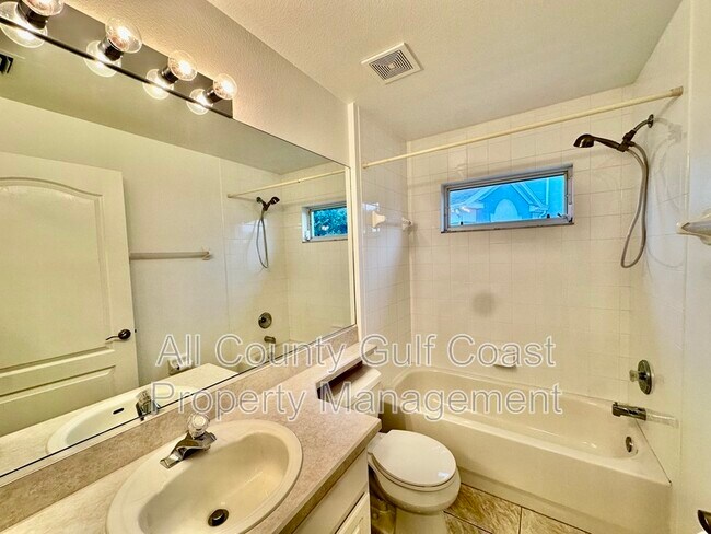 Building Photo - 535 Wexford Dr