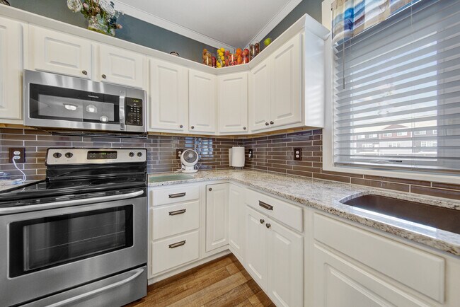 Building Photo - 2163 Rolling Green Ln