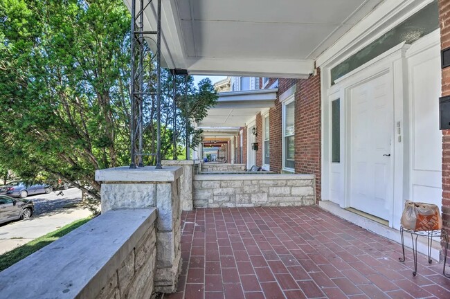 Building Photo - 941 Brooks Ln